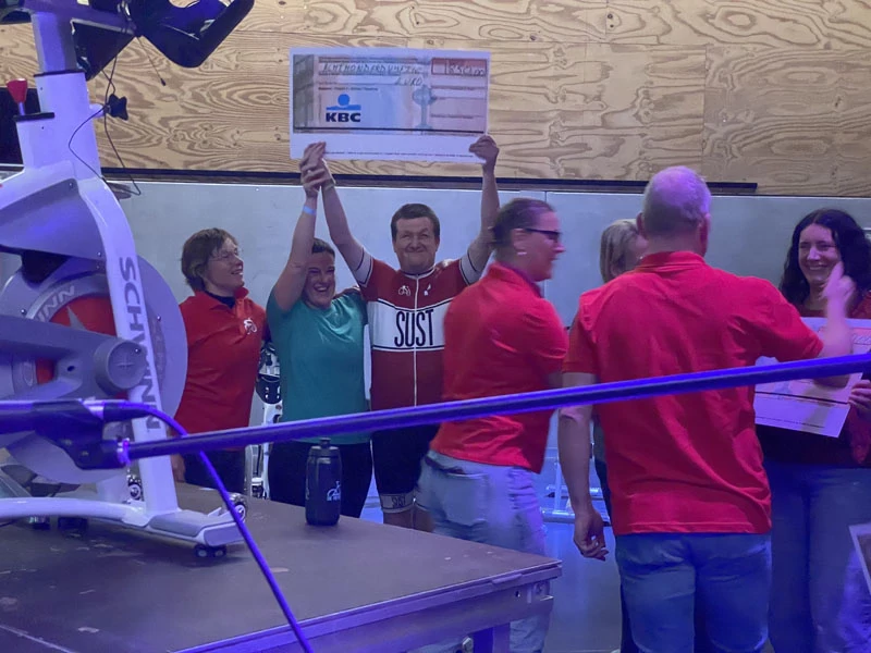 Sust vrienden spinnen voor Lunchbar-Kadet